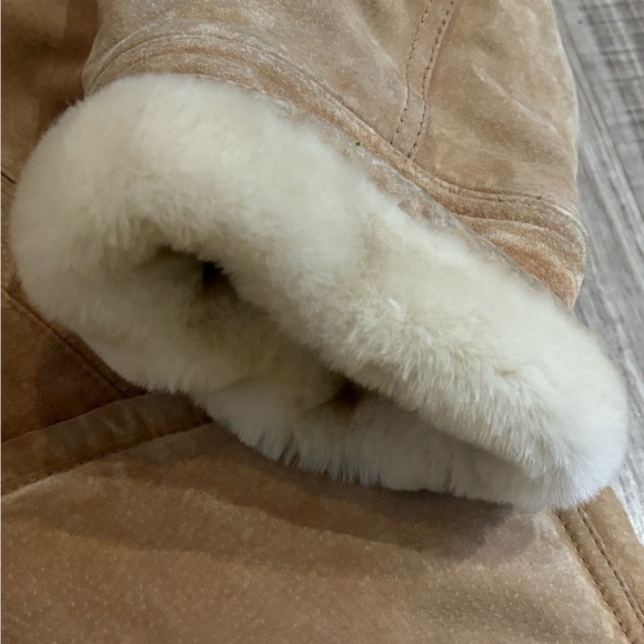 Gallery suede coat. Large. Very heavy. - Picture 3 of 8